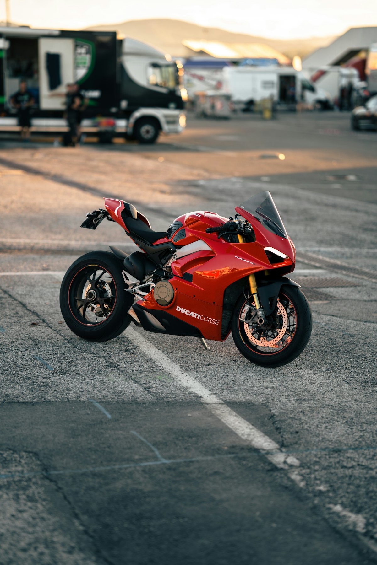 Moto 0 km de lado